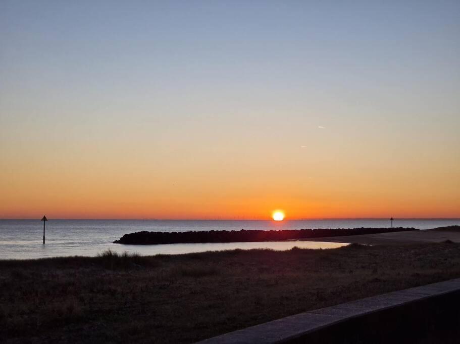 Awave From It All - Escape The City Life Jaywick Sands Exterior foto
